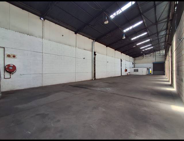 390M² WAREHOUSE TO LET IN HERIOTDALE